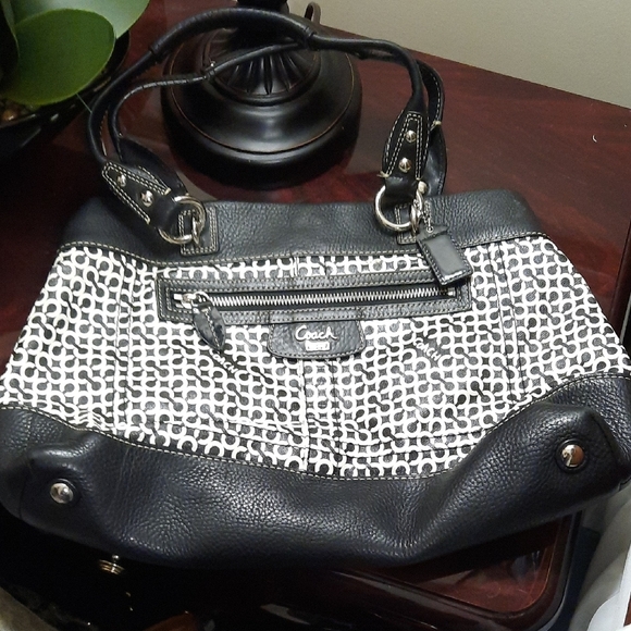 Coach Monochrome Patterned Shoulder Bag - Picture 4 of 11
